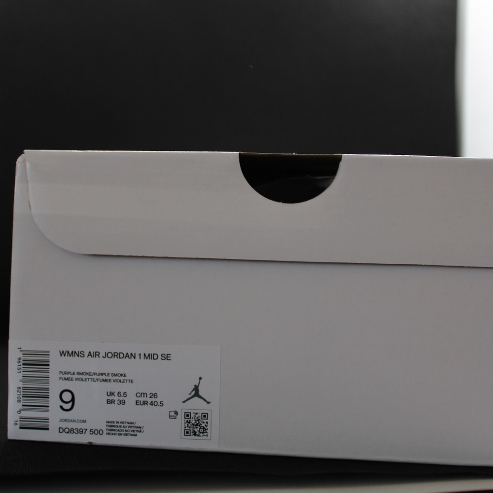 Women's Jordan 1 Mid SE Purple Smoke/White Size 9 - Picture 11 of 11